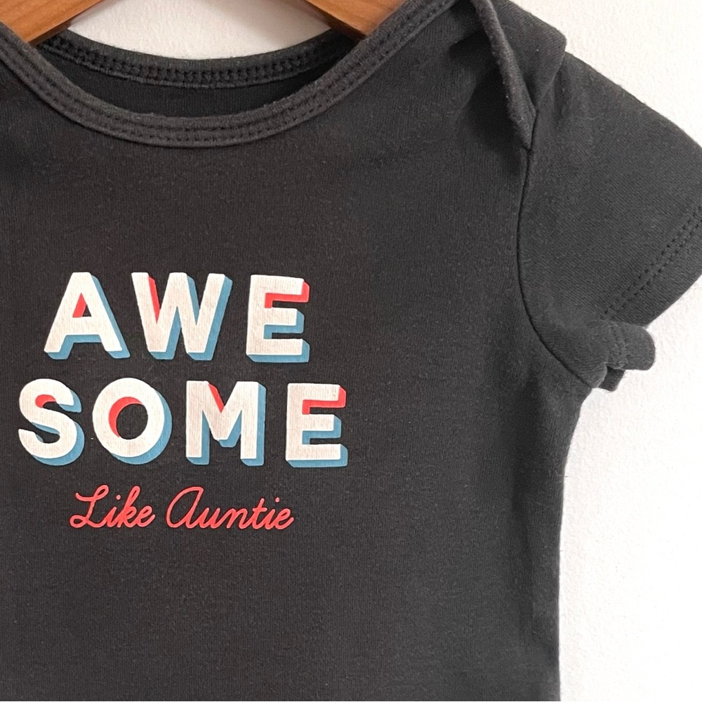 10/$30💥Auntie Onesie :) Awesome Like Auntie Graphic Tee Bodysuit, Charcoal Gray